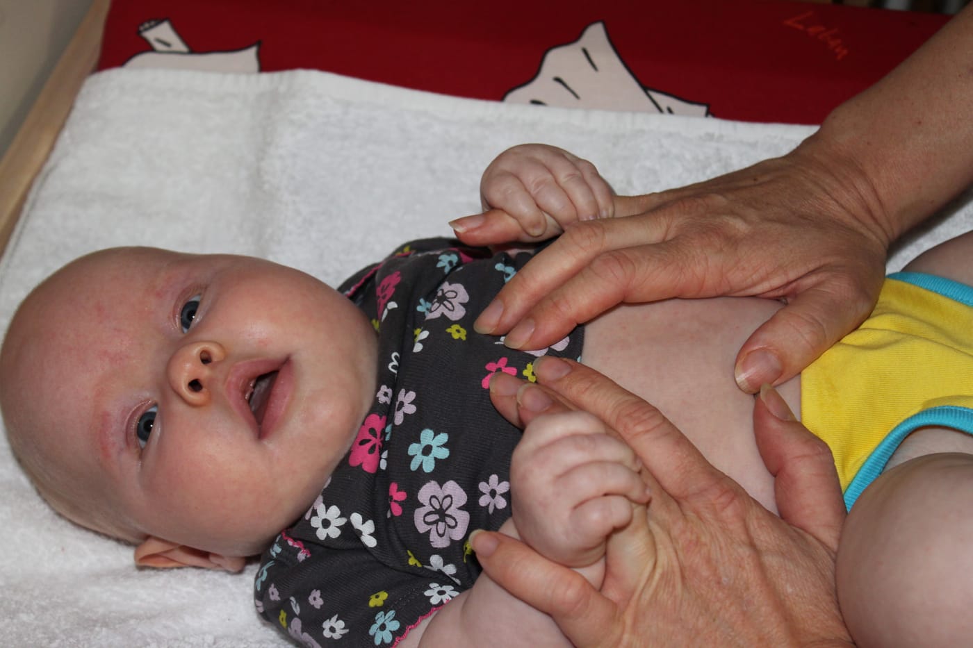 Baby massage for all ages - this is how easy, effective and cozy it is!
